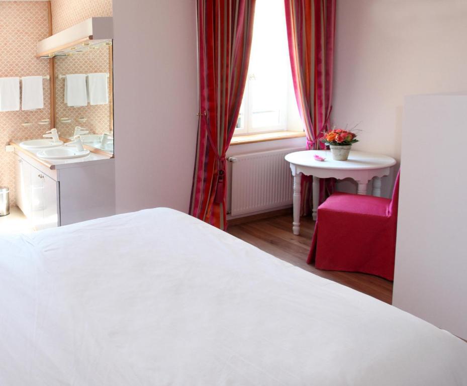 Saint Graal Bed & Breakfast Chamant Phòng bức ảnh